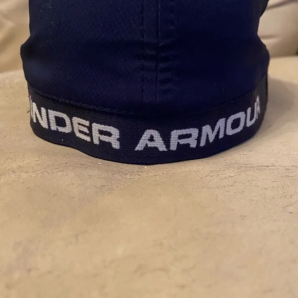 Youth S/M Under Armour baseball cap - Picture 3 of 7